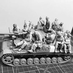 1/35 Scale Die-Cast Resin Figure Model Kit Military Theme Tank Soldiers Set (…