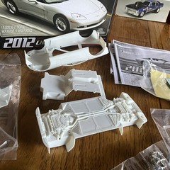 AMT SHOWROOM REPLICAS: 2012 CHEVY CORVETTE COUPE 1/25TH SCALE AMT756, 2012