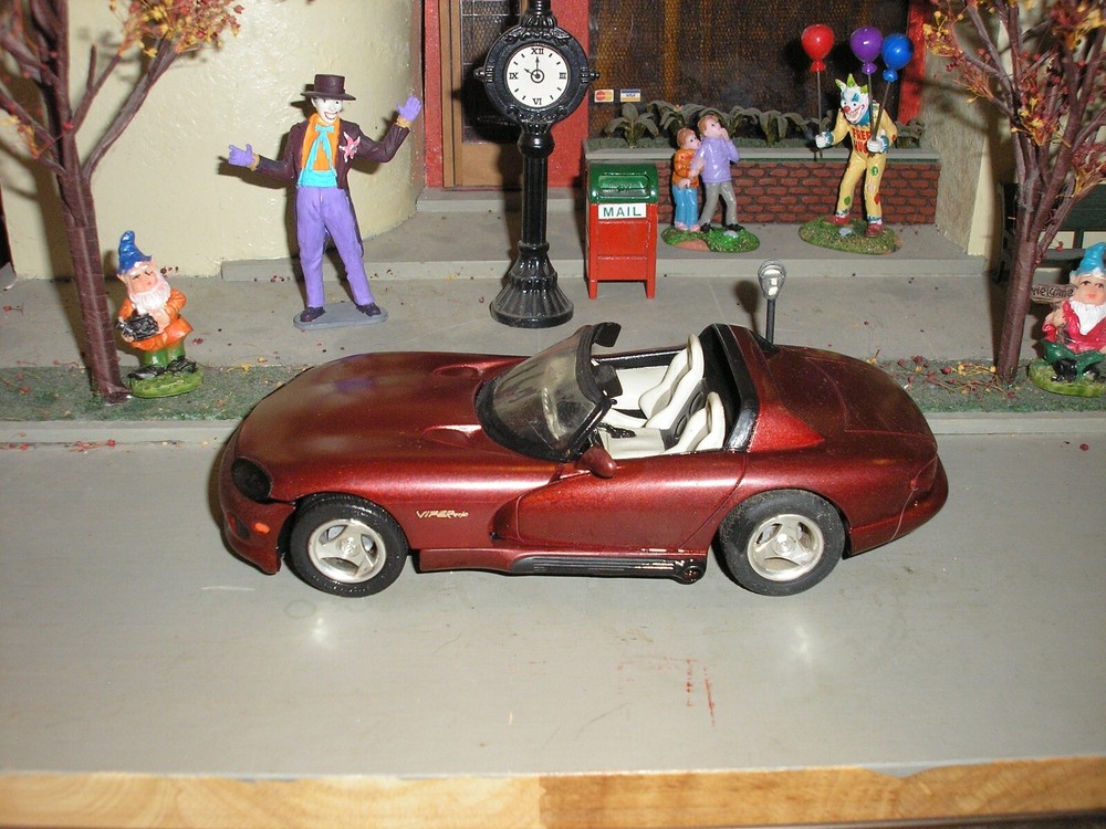 NICE Vintage 1/24 1/25 Detailed Dodge Viper RT-10 Sport Car Red w White interior
