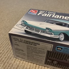 AMT 8028 1957 Ford Fairlane 500 Hardtop 3n1 1/25 Model Kit Never Built
