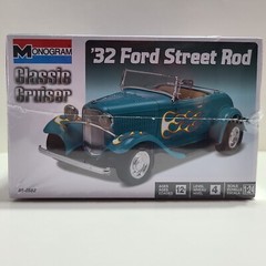 1932 Ford Street Rod Classic Cruiser Model Car Kit by Monogram 1:24 Scale.
