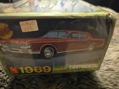 AMT 1969 Lincoln Continental 1/25 Scale Authentic Model Kit **FREE SHIP CANADA**