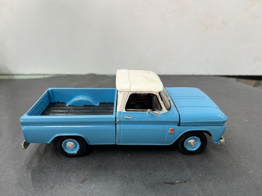 C16 1964 Chevy S-10 Pickup Truck built Vintage Car model 1/25 McM.