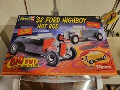 REVELL ’32 Ford Highboy Hot Rod 3 in 1 Model Kit-2616 2003