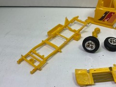 1/25 1956 FORD F-100 PICKUP TRUCK YELLOW PARTS MODEL CAR KIT