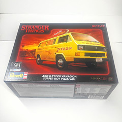 Revell Stranger Things Argyle’s VW Vanagon Surfer Boy Pizza Van 1:25 Kit SEALED