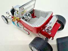Testors Ford Model T Bucket Metal Body 1:24 Model Ultra Detail Pro Built Kit