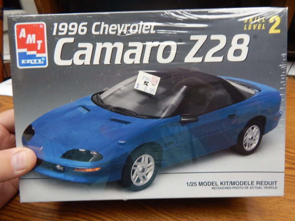 AMT 8033 1996 CHEVY CAMARO Z28 CAR MODEL KIT NEW IN SEALED BOX 1/25 SCALE