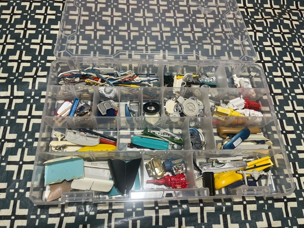 PLASTIC CAR MODEL 1/24TH SCALE MISC SPARE PARTS READY FOR NEW OWNER LARGE LOT!