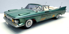 AMT 1:25 Scale 1961 Chrysler Imperial Indy 500 Pace Car Klaver Pro-Built Model