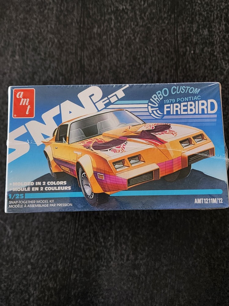 AMT 1979 Pontiac Firebird Turbo Custom Car Snap 1/25 AMT1211M Plastic Model Kit