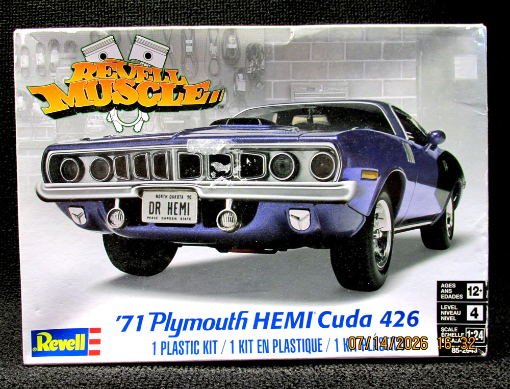 Revell Muscle 1971 Plymouth 426 HEMI Cuda 1:24 Model Kit OPEN BOX 85-2943