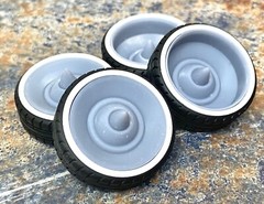 Resin 22 In. Modern Sombrero Style Wheels, W/One In. Whitewalls,1/24 1/25 Scale