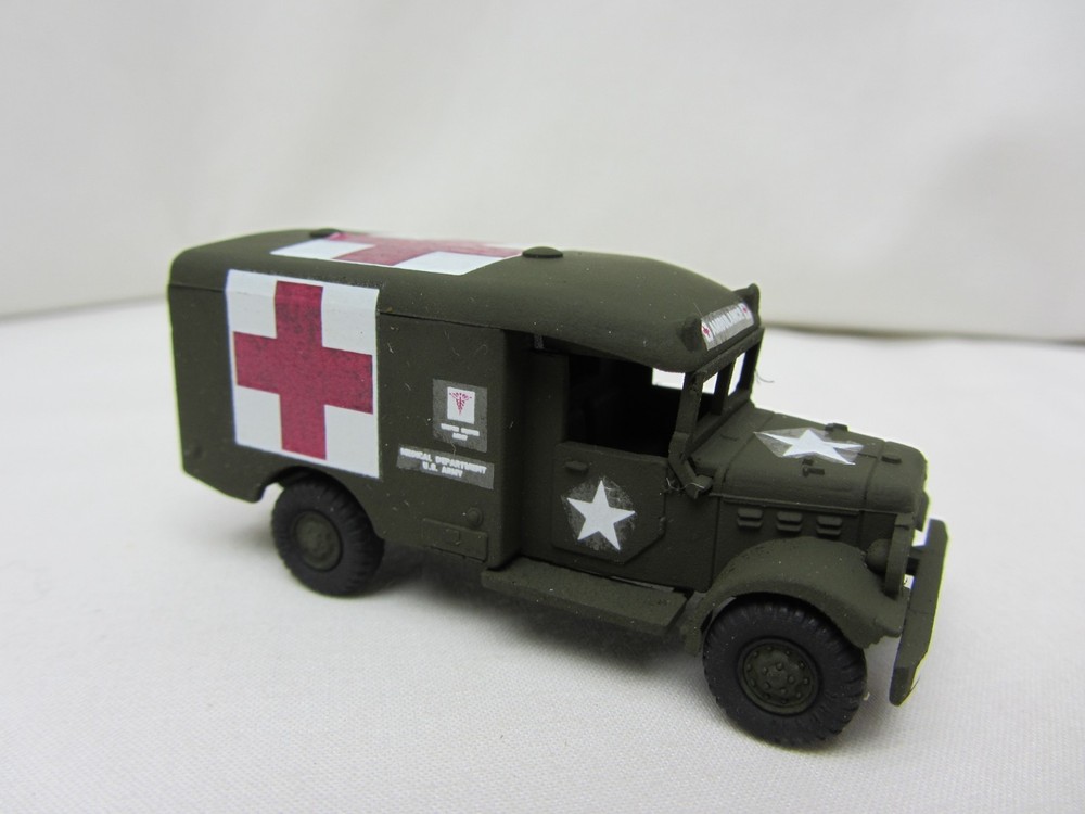 ROCO MINITANKS DBGM #223 US Army MASH 4077th M43 Dodge 3/4 ton Ambulance 1/87