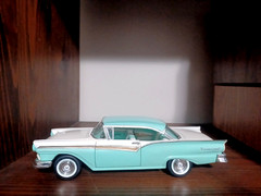 1957 FORD FAIRLANE 500 BUILT MODEL KIT 1/25