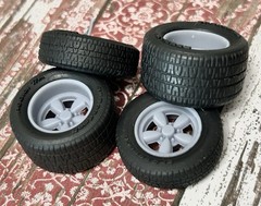 1/24 Scale: 15-inch “Daisy Mags” Resin Wheels W/ Wide Rear Tires