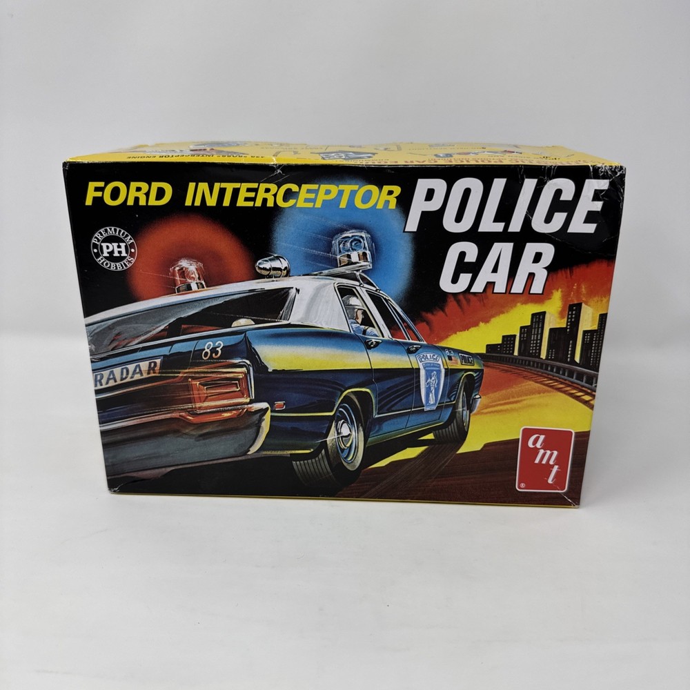 AMT Ford Interceptor Police Car 1/25 Model Kit 38466 Open Box Unbuilt T4
