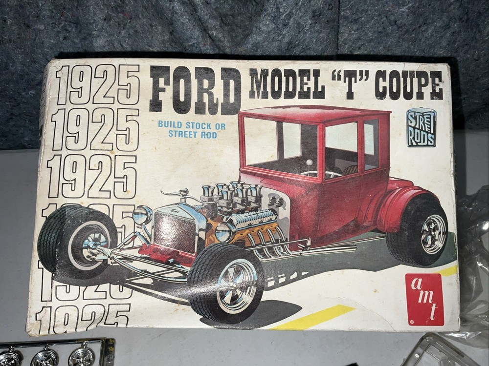AMT Street Rods 1925 Ford Model T Coupe 1/25 Scale 1973 Model Kit