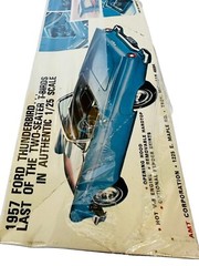 AMT 1957 Ford Thunderbird Modern Classic 1:25 Scale Model Kit T392 NOS Sealed