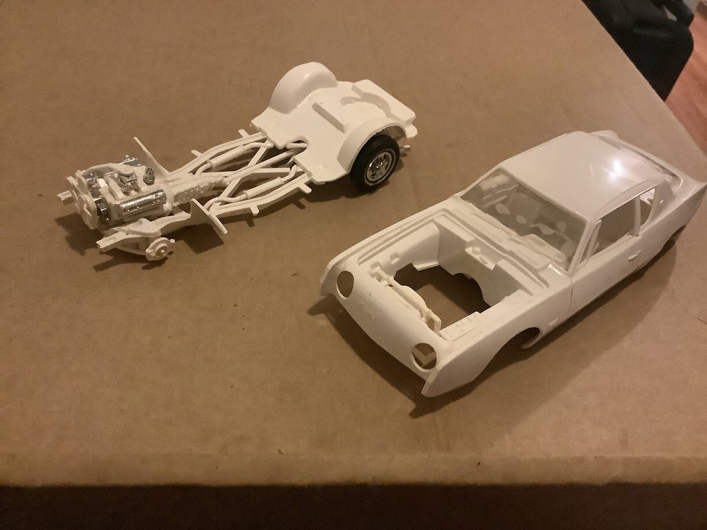 1 25 scale model parts Avanti Partially Built Body Chassis Engine No Box