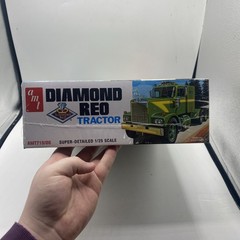 AMT MACK DIAMOND REO TRACTOR 1/25 SCALE MODEL TRUCK KIT