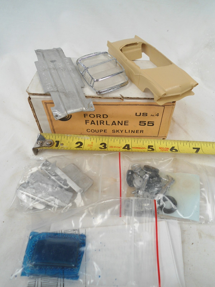 CCC 1955 FORD FAIRLANE COUPE SKYLNER 1/43 RESIN MODEL KIT CROWN VICTORIA
