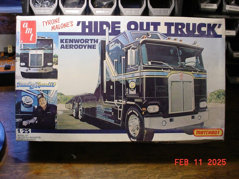 AMT Kenworth Aerodyne Tyrone Malone 1/25 Model Kit UPRM