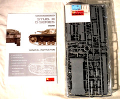 1/35 Miniart WWII German StuG III O Series 1939-1945 & 4 FREE German Crew