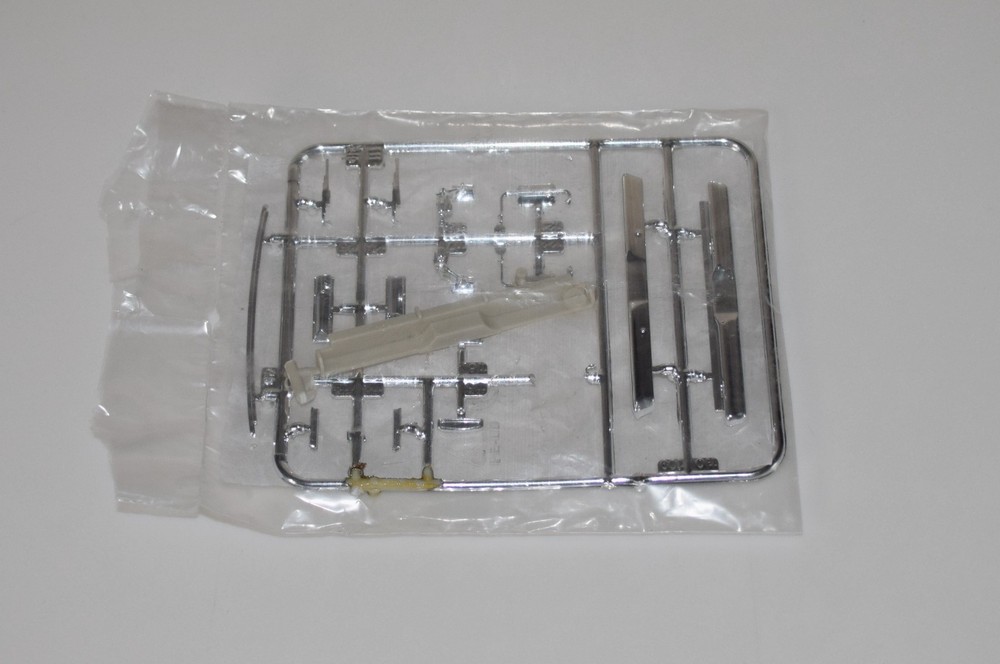 MOEBIUS 1970 FORD F-100 4×4 1230 ⭐PARTS⭐ CHROME BUMPERS+MORE 1:25