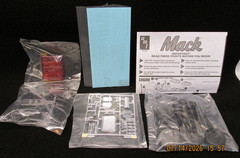 Vintage AMT Mack R685ST 1/25 Scale Truck Model Kit AMT30306 NEW Unassembled