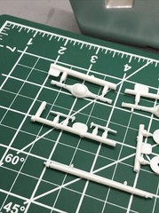 Chevy Rear End W Springs Shocks Gasser Drag Race Hot Rod 1:25 MM LBR Model Parts