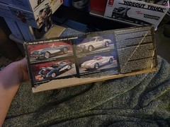 1995 Revell Monogram 1:24 Scale Model ’57 CORVETTE Roadster 1957 Corvette