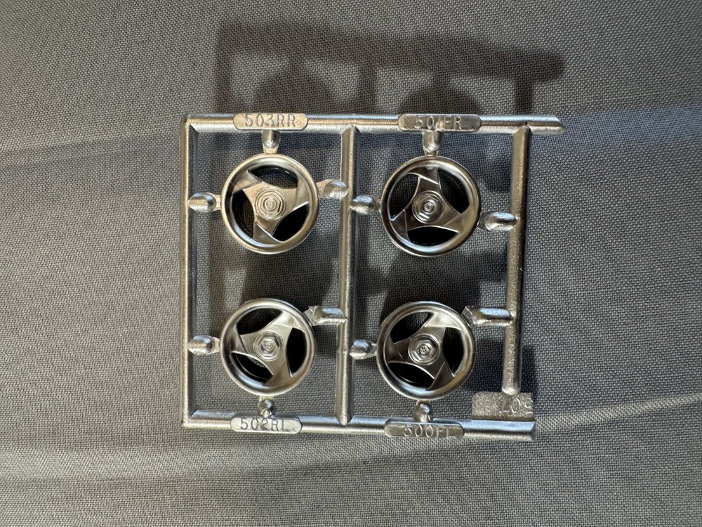AMT/ERTL 6808 Dodge Viper RT/10 Parts Kit Bash Plated Outer Wheels
