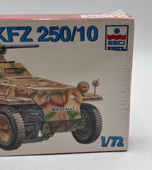 ESCI ERTL 8373 Sd.Kfz. 250/10 German Anti-Tank Vehicle WWII 1:72 Scale Model Kit