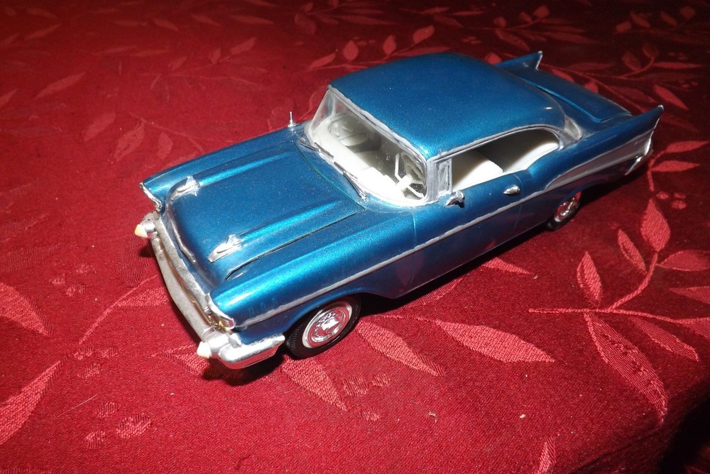 AMT 57 1957 CHEVY CHEVROLET 2 DOOR HARDTOP PLASTIC RESIN MODEL KIT 1:24 JUNKYARD