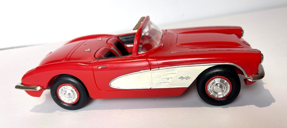 VINTAGE SMP RED 1959 CHEVROLET CORVETTE CONVERTIBLE MODEL CAR 1/24