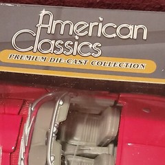 MotorMax 1:24 Scale Diecast 1967 Corvette, New In Sealed Package, Brilliant Red
