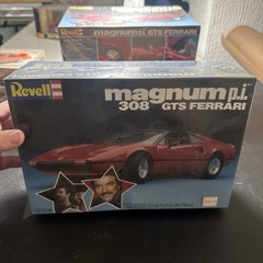 Revell model kit 1/24 scale Magnum P.I 308 GTS Ferrari