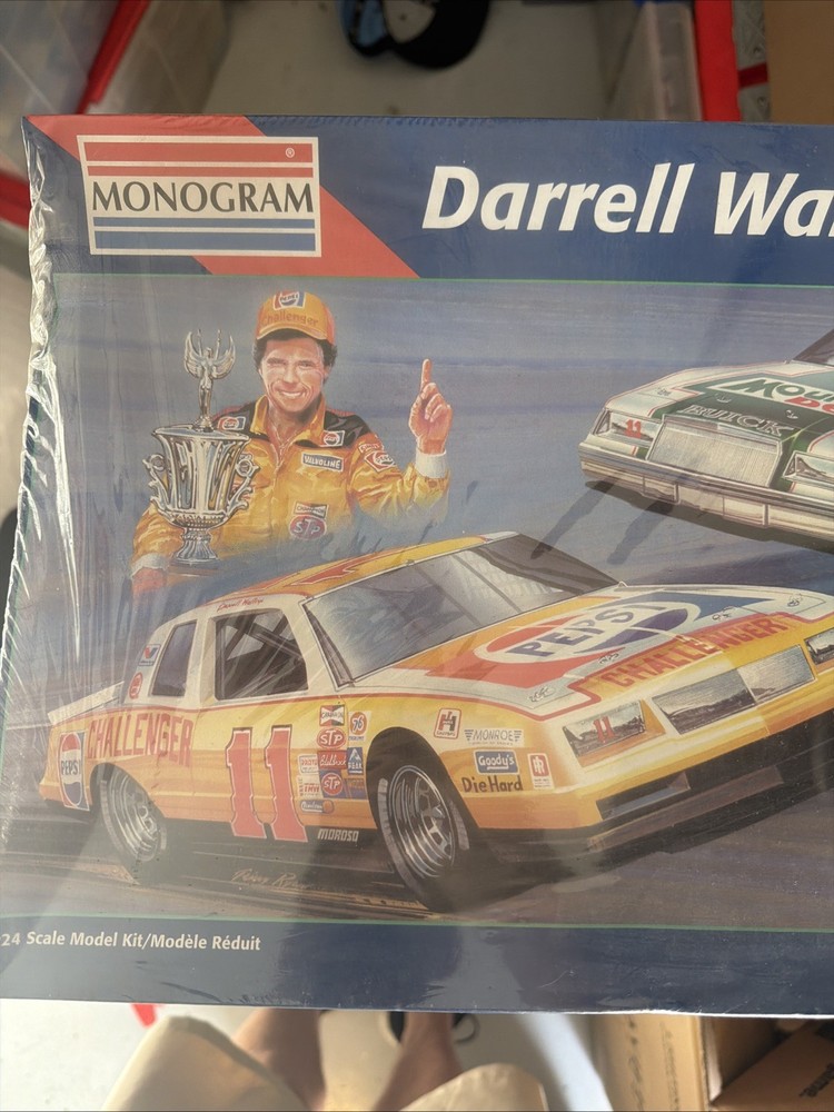 Monogram DARRELL WALTRIP Monte Carlo Regal Combo Model Kit 1:24 NEW SEALED