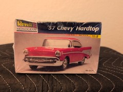 Revell Monogram 1957 Chevy Chevrolet Hardtop Kit 1:24 #85-2225 NIB!!