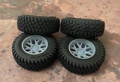 1/24 Scale: 18-Inch Fuel Tech Wheels W/ Mud Tires; Jeep, Resin 1/25