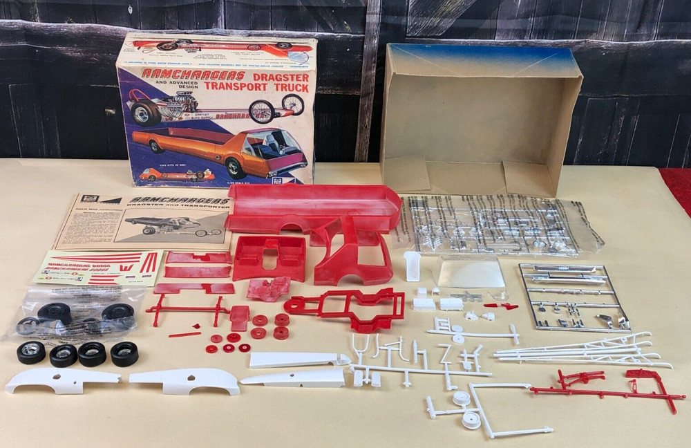 OPEN BOX MPC 1:25 Scale Model Kit RAMCHARGERS DRAGSTER TRANSPORT TRUCK 710-300