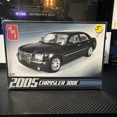 2005 Chrysler 300C Model Car Kit- 1/25 scale by Amt #681 NIB