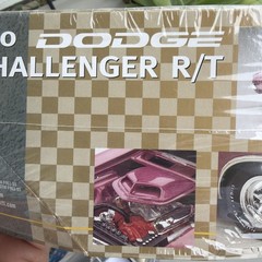 AMT ERTL 1/25 70 Dodge Challenger R/T Plastic Model Kit Sealed Parts