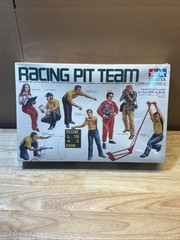 Racing Pit Team 1/20 Scale Tamiya Sealed Plastic Model Kit 2011 8 Figures Japan