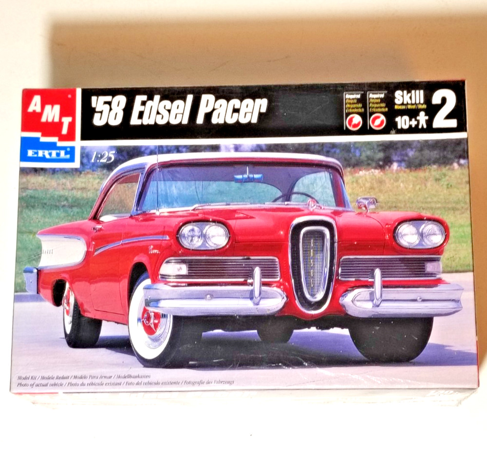 AMT 1958 ’58 Edsel Pacer 1:25 Scale Plastic Classic Car Model Kit Sealed 30032