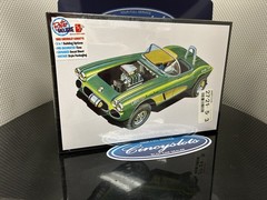 AMT 1/25 Scale Model 3 in 1 Kit Options 1962 Chevy Corvette Skill 2 by AMT 1318