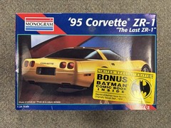 + Monogram 1:24 Scale ’95 Corvette ZR-1 The Last ZR-1 w/ Batman Comic 2455