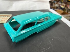 #122 Hubley 154k 1960 Ford Country Sedan Station Wagon Vintage 1/25 McM KIT NIOB