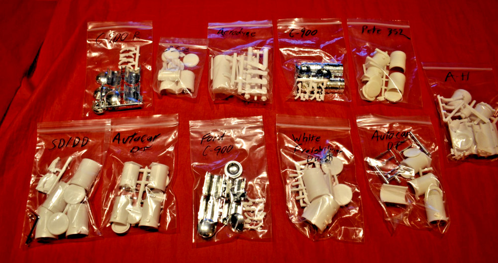 AMT Kenworth and More Semi Truck Fuel Tanks 1/25